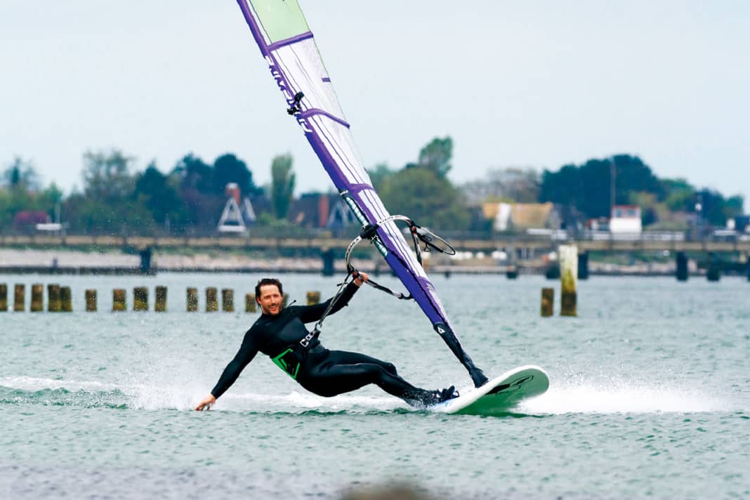 Gleiten ist der magische Moment beim Windsurfen, an dem die meisten restlos dem Sport verfallen