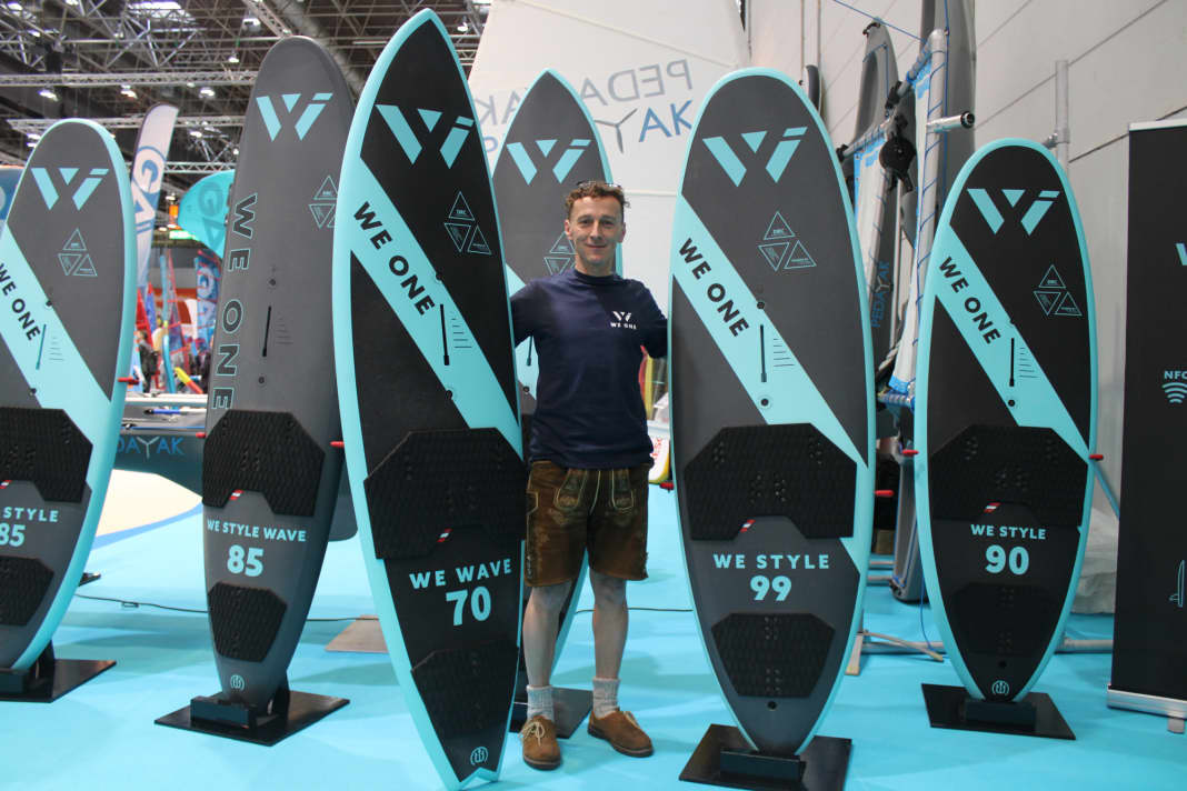 We One-Shaper Gerhard Scharl tritt auf der boot mit seiner neuen Brettmarke ans Licht der Öffentlichkeit.