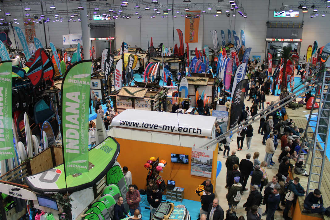 Volles Haus bei der boot 2023: Nicht nur die Surf-Halle 17 war am Eröffnungstag gut besucht