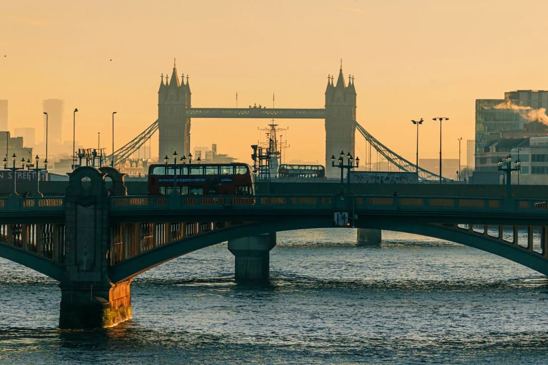 Hardly any other city in the world is as packed with culture and sights as London. And it's only 90 minutes to the sea.