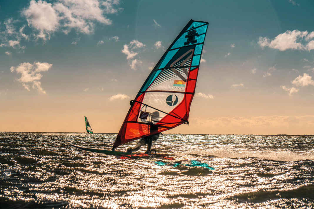 We show the best windsurfing spots for beginners and intermediates on the Baltic Sea