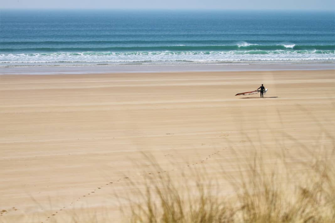 Endless sandy beaches like here in Siouville with sometimes very strong tidal ranges