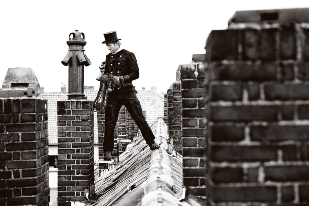 Uber den Dächern der Stadt ist Helges Arbeitsplatz.