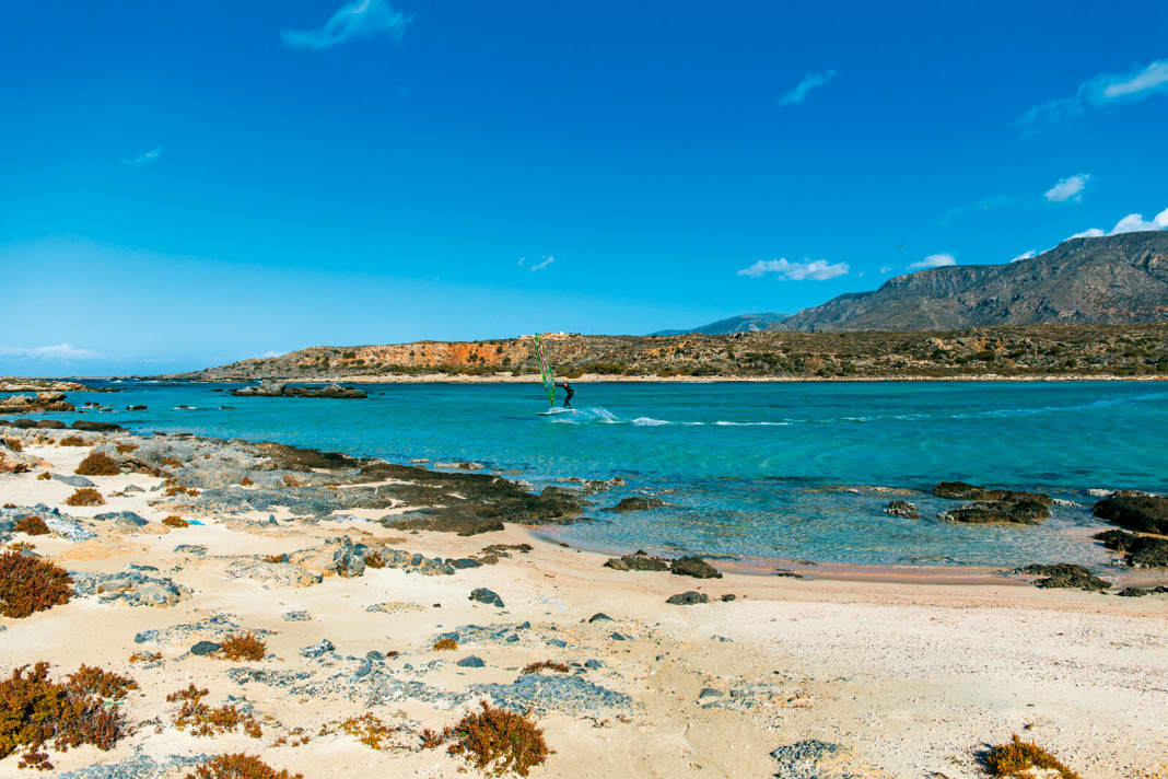 Elafonisi (im Foto) gehört mit Balos zu den schönsten Stränden der Insel – im Sommer überfüllt, im Winter menschenleer.