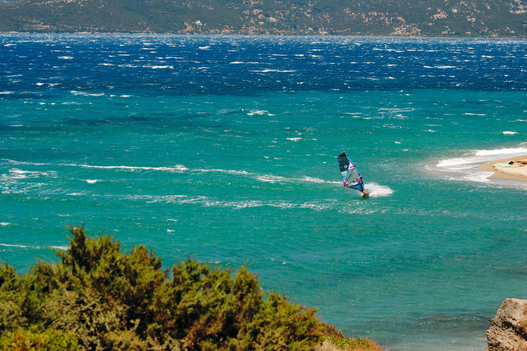 The only windsurfing (and especially kitesurfing) centre is located on Golden Beach in Marmari. There is plenty of wind, especially in high summer.