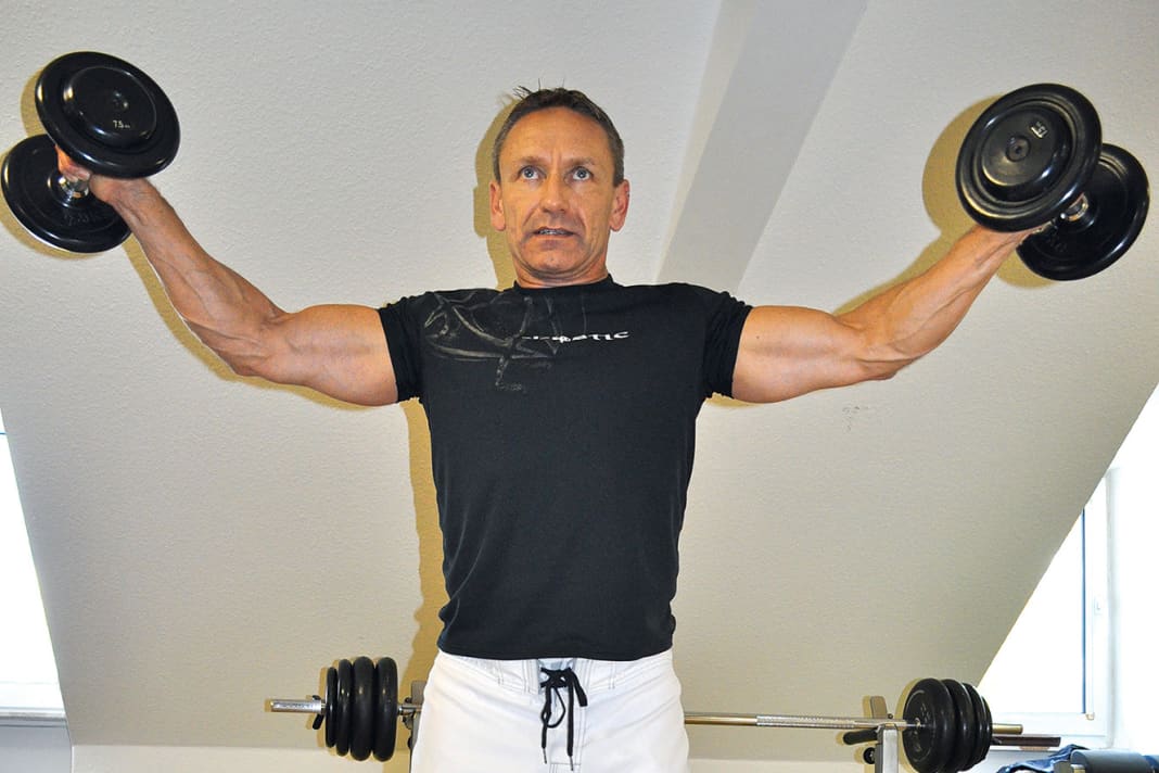 Side raise: This is an isolation exercise for your shoulders. It ensures good stability of the shoulder joint and protects your joint from dangerous injuries such as dislocation. With your elbow slightly bent (and frozen!), lift the dumbbells sideways to about head height...