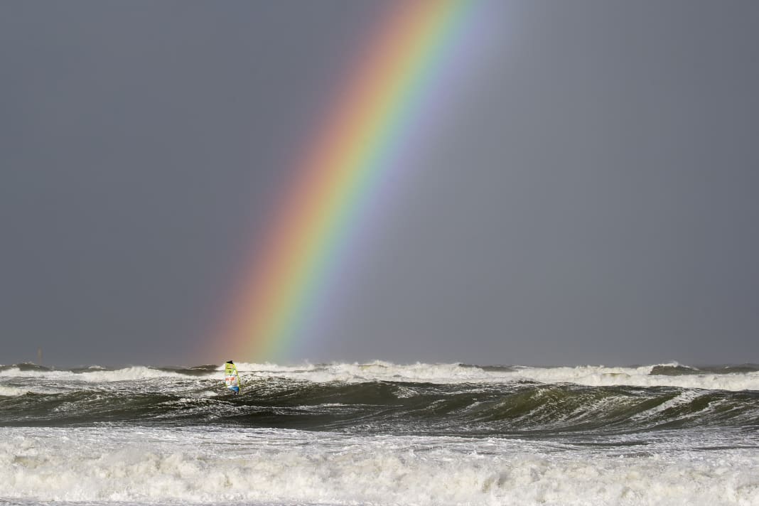 2018: Victor Fernandez wird von einem Regenbogen geküsst.