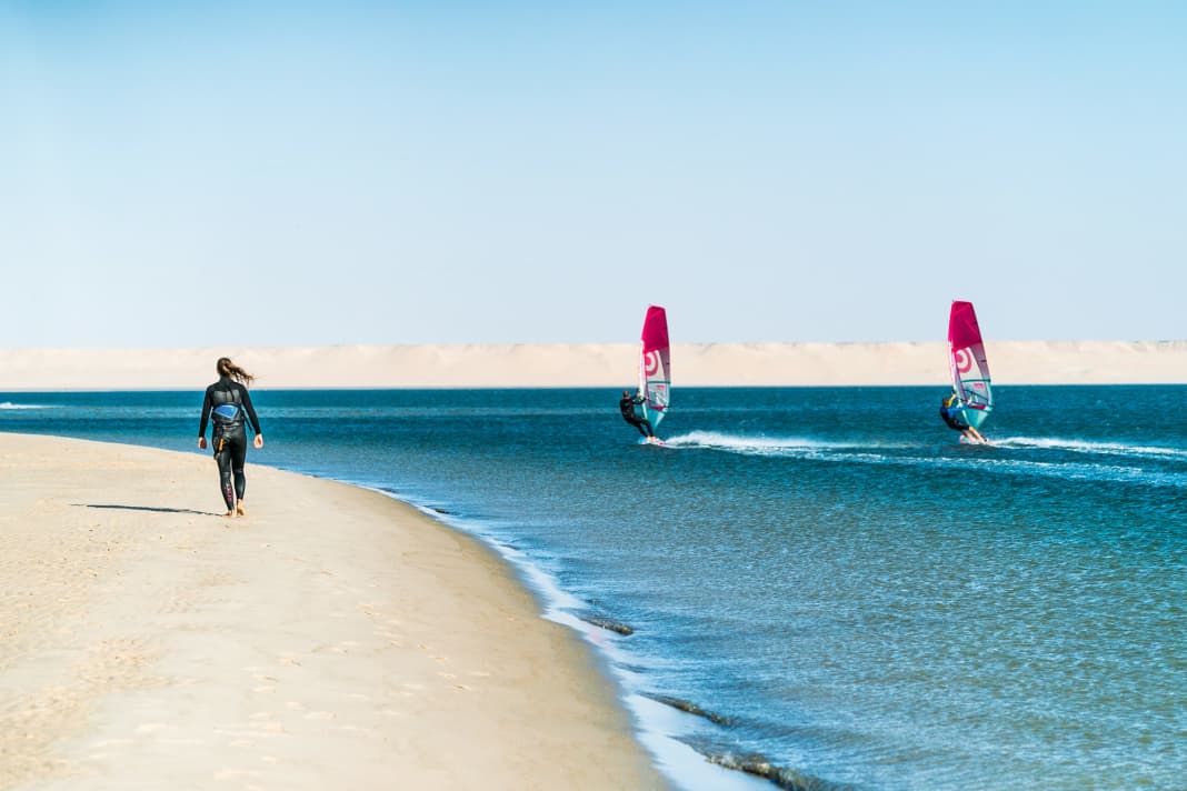 Shallow water, lots of wind, warm - this is the perfect freeride spot for winter