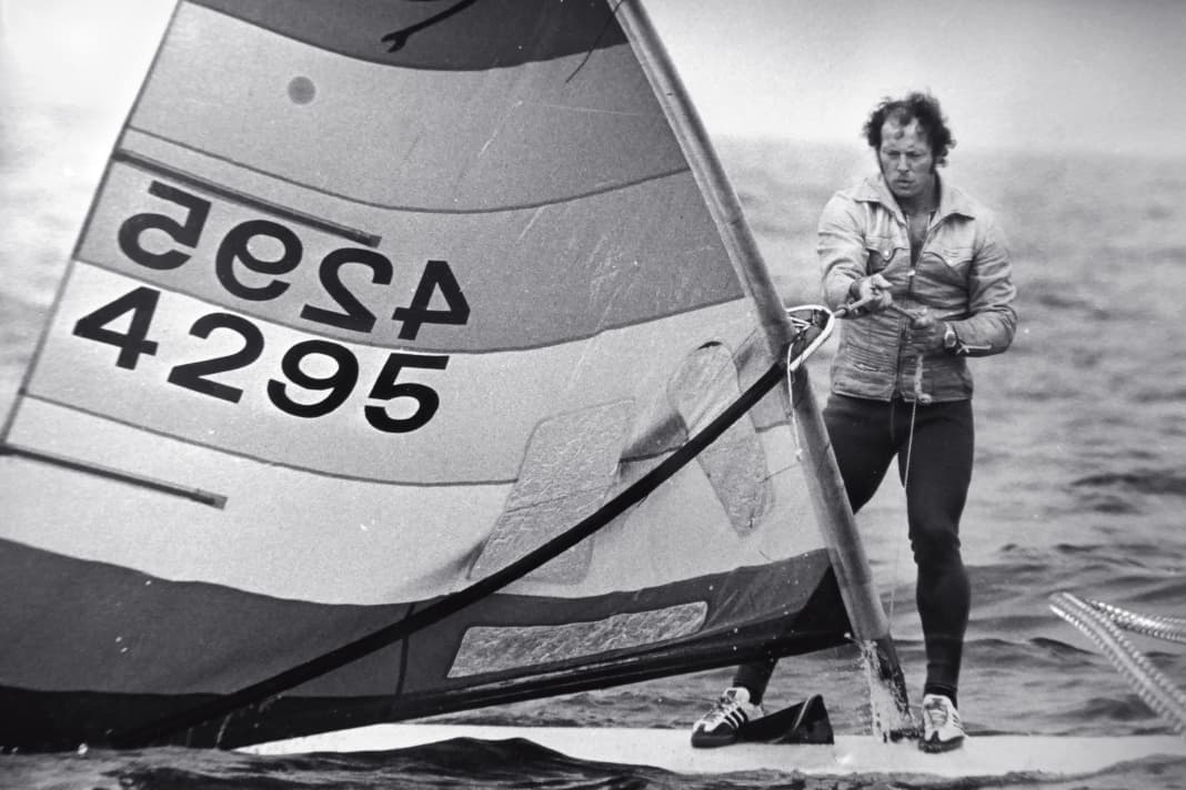 Wolf Zins has been involved since the beginning and is still active today as a regatta organiser. He also opened the first windsurfing shop in Berlin in the mid-70s.