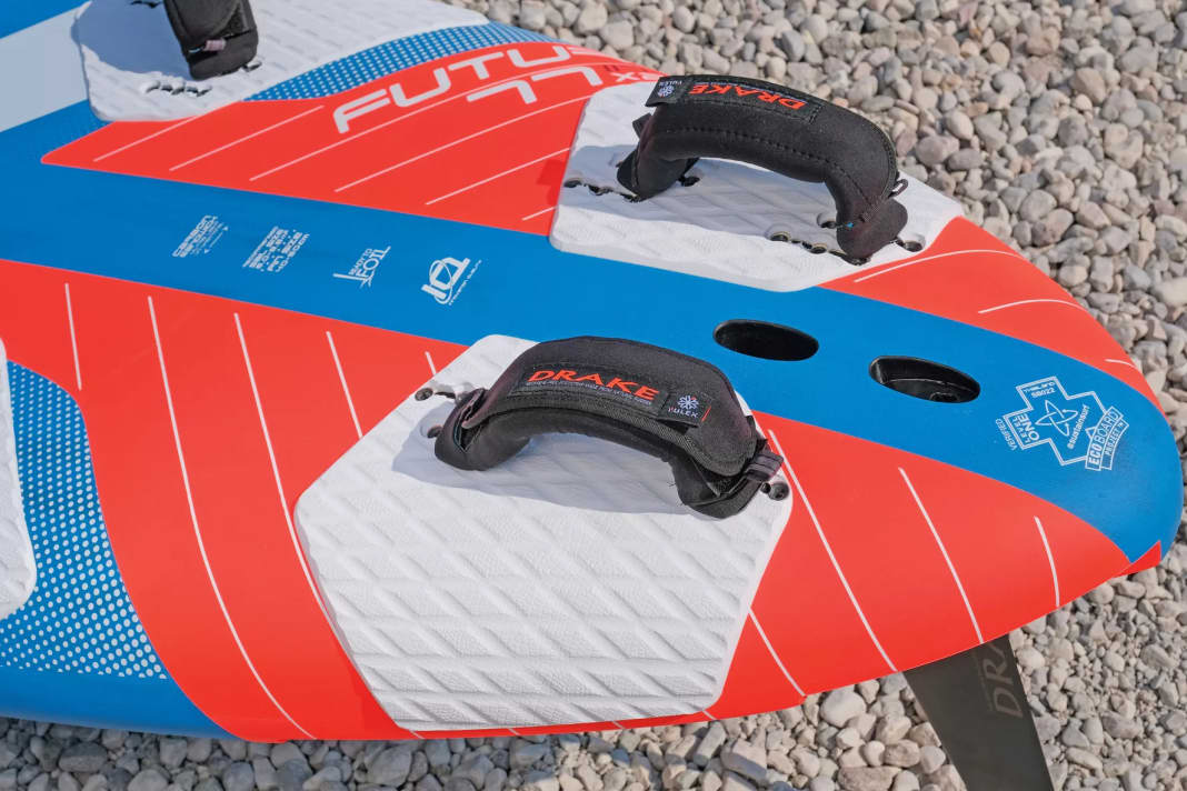 The most extreme differences in the tail shape and the strap arrangement can be seen on the Starboard and Tabou. On the Starboard, the two rear straps are close together, quite far away from the edge and on a particularly fat tail.