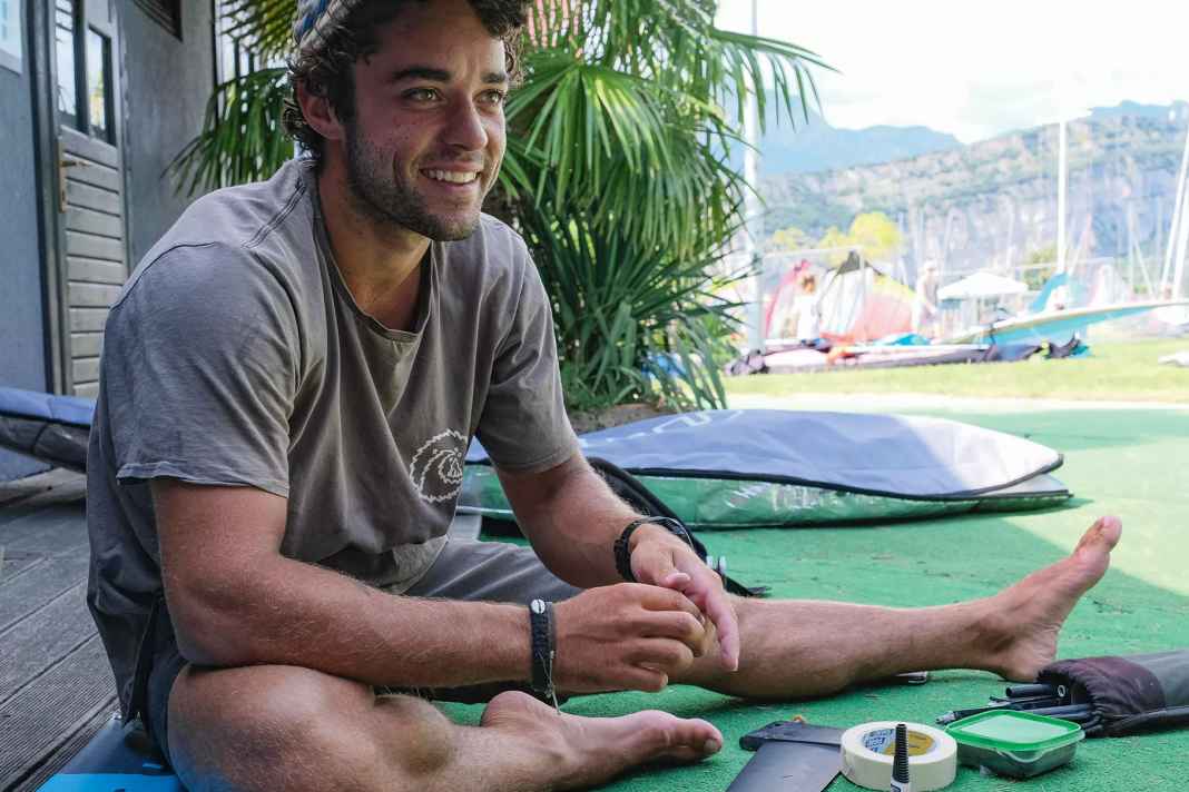 Carbon fins can be repaired quickly with simple means and soon be back on the water