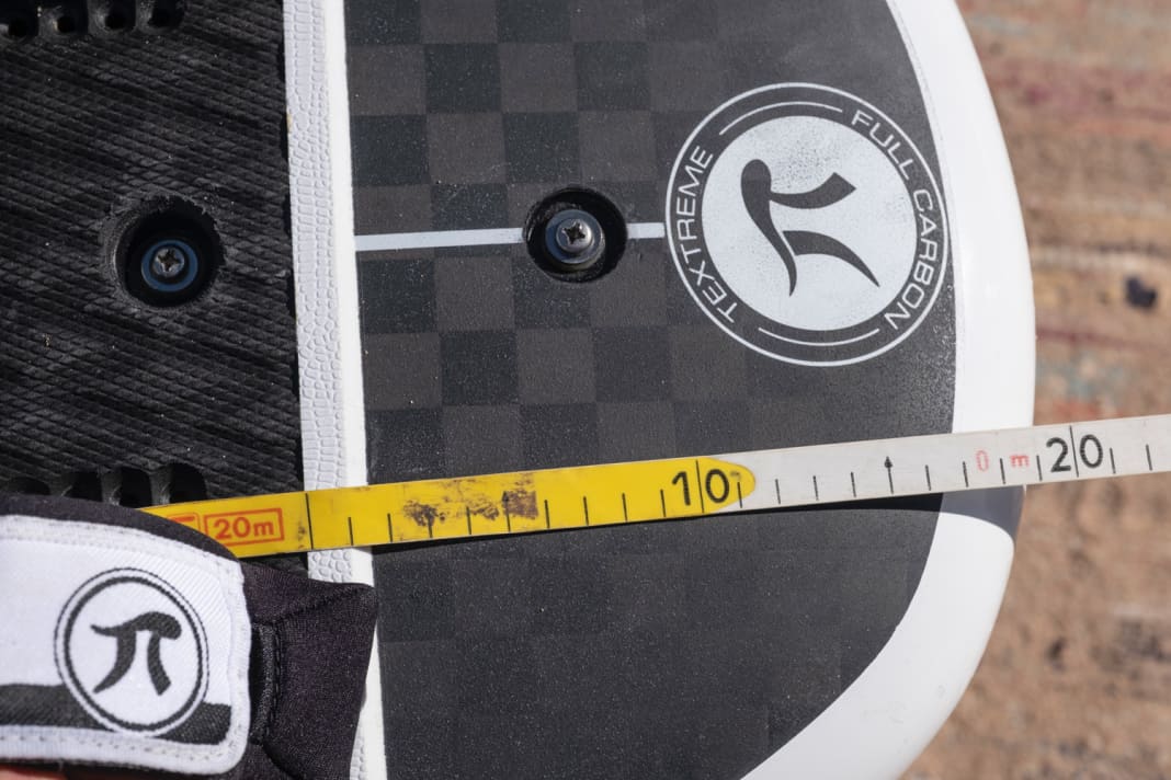 Beim besonders langen Board von Lorch lässt sich die hinterste Schlaufe etwa 20 Zentimeter vom Heck montieren