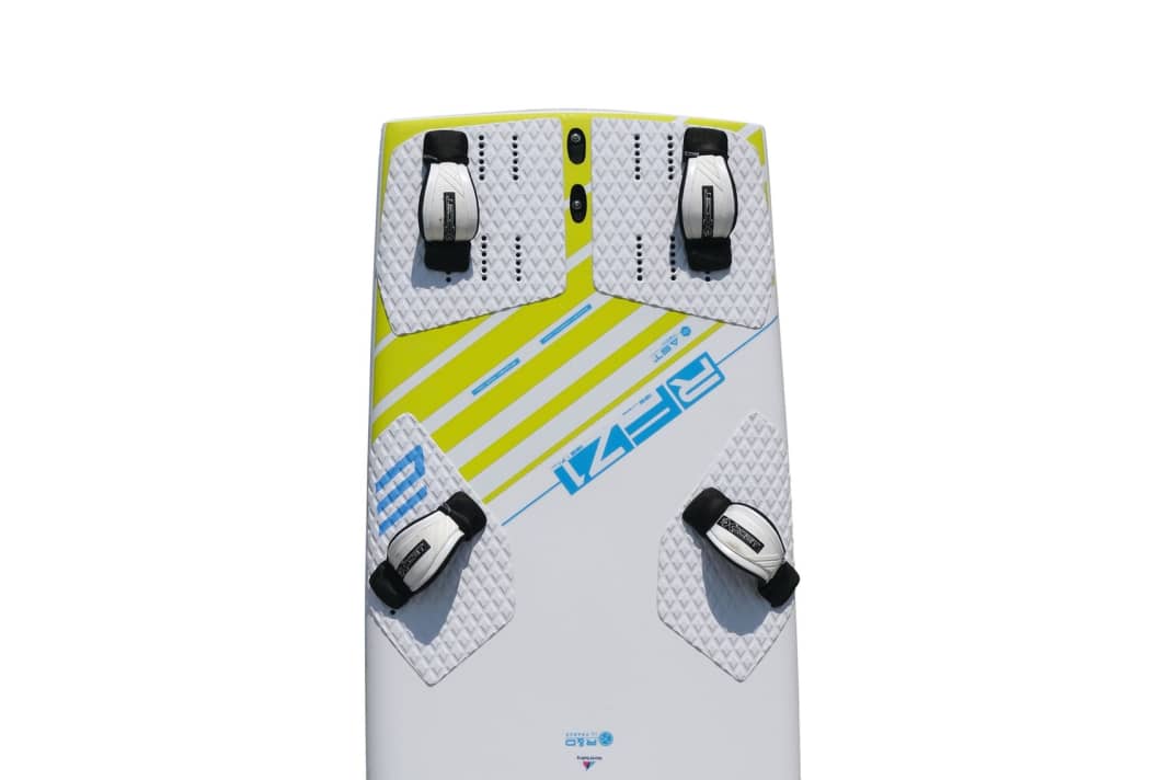 Exocet RF 71 AST | Volume: 142 litres | Length/width: 198/71 cm | Weight: 9.3 kilos (surf measurement) | Price: 1350 euros | Info: www.exocet-original.com