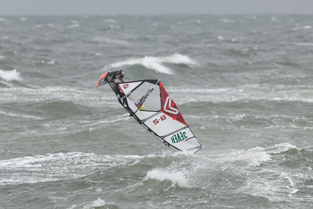 Hohe Frontloops übers Top: Sol Degrieck zeigte sich beim Worldcup Sylt furchtlos.