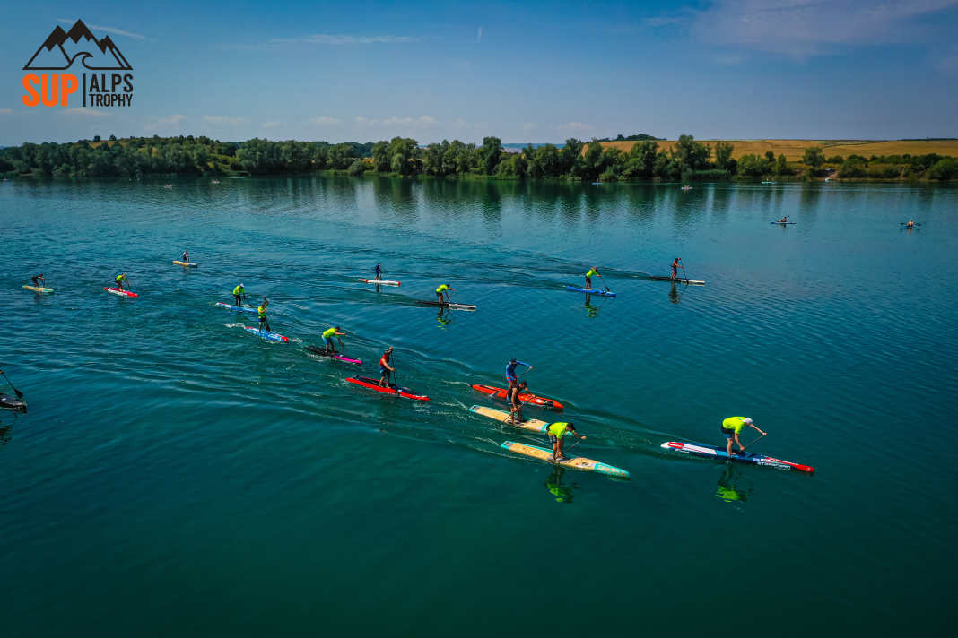 Typische Race-Formation  mit einem Zug und einigen seitlichen Ausbrechern.