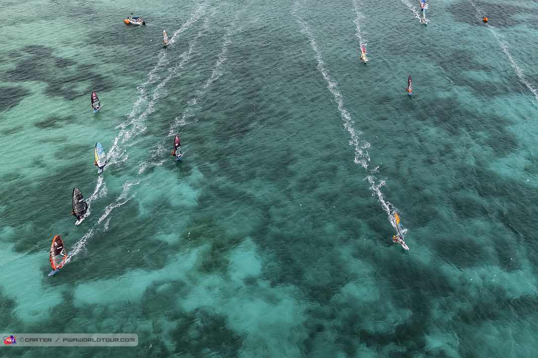 The best pictures from day 2 at the PWA Youth World Cup in Aruba