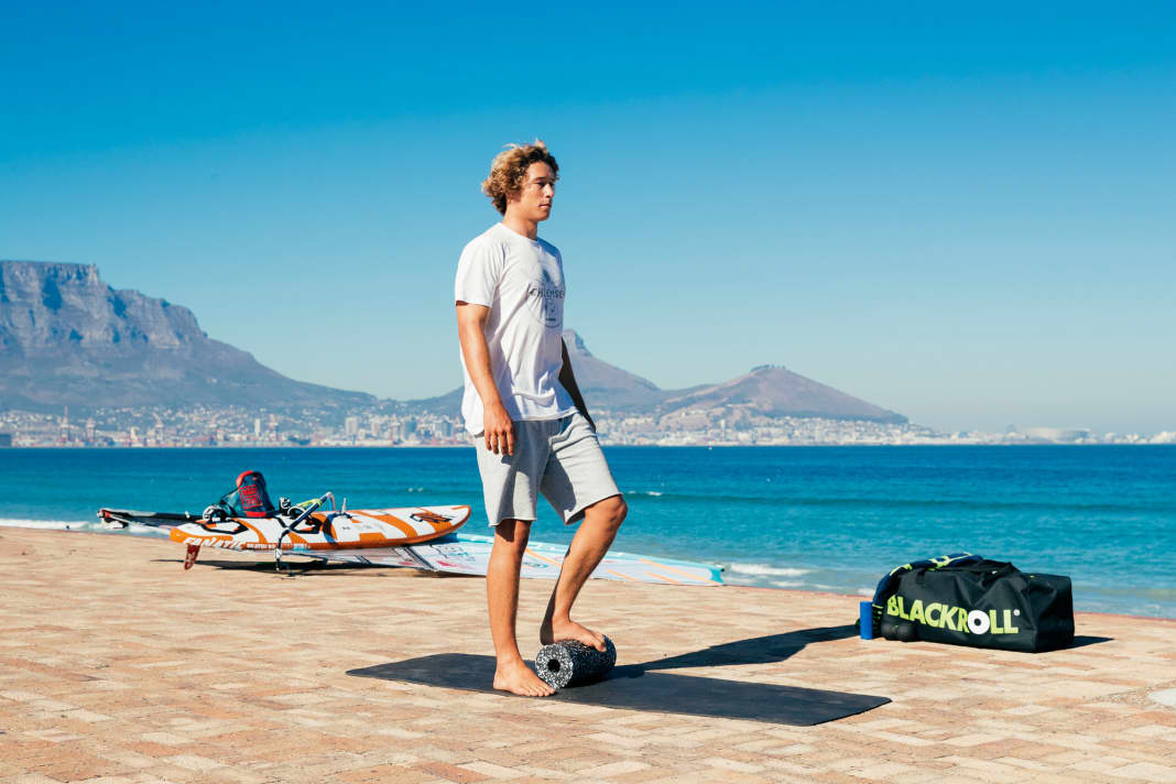 Squat with leg lift on the Blackroll