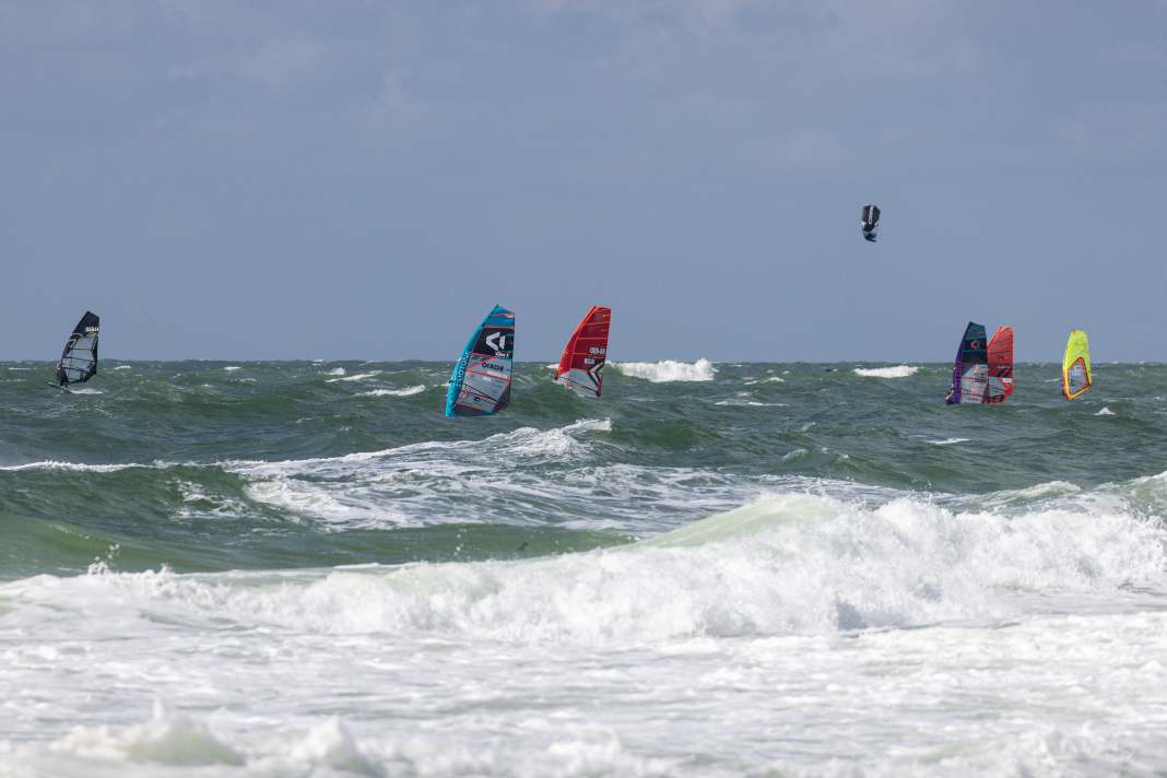 The conditions were too rough for normal racing, so the "Tower Race" went around the water level off Westerland
