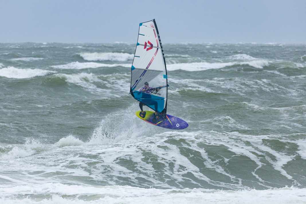 Er kann es auch ohne Bojen: Vincent Langer holt sich auf Sylt die Deutsche Meisterschaft im Waveriding