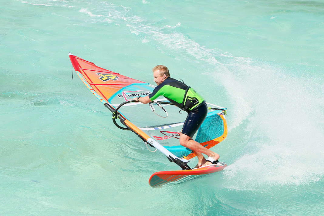 Sporty carved jibes are fast and effective. We'll show you how to carve your way round the corner!