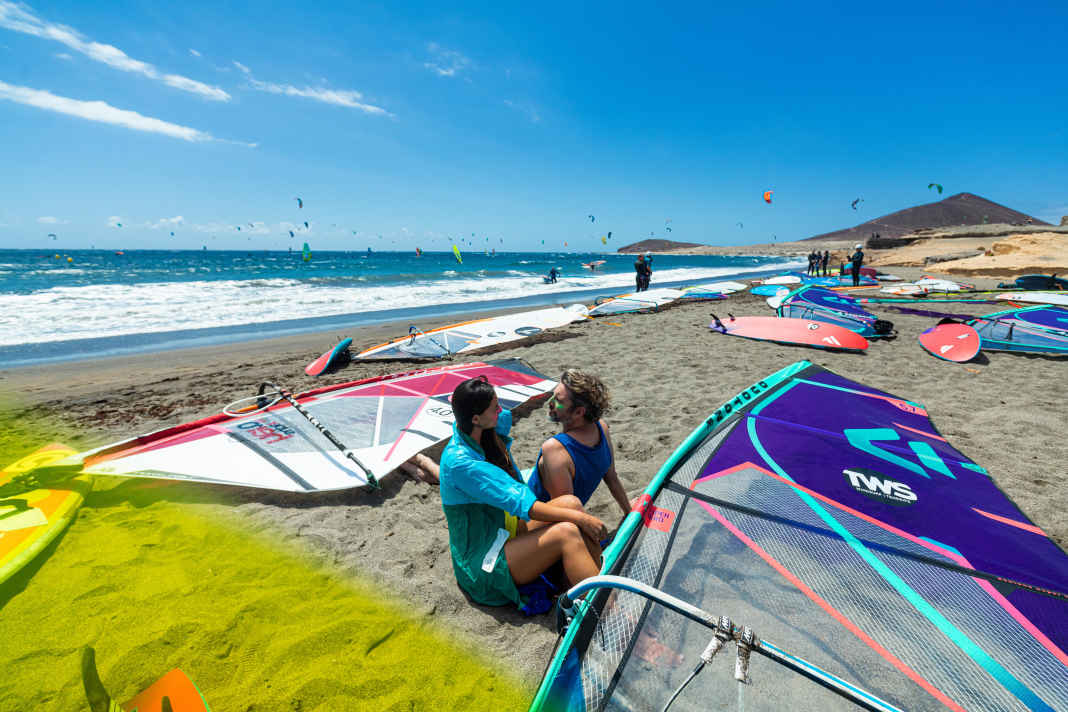 In El Médano gehen die PWA-Profis zum Training und beim Worldcup aufs Wasser, aber auch Aufsteiger und Freerider finden optimale Bedingungen.