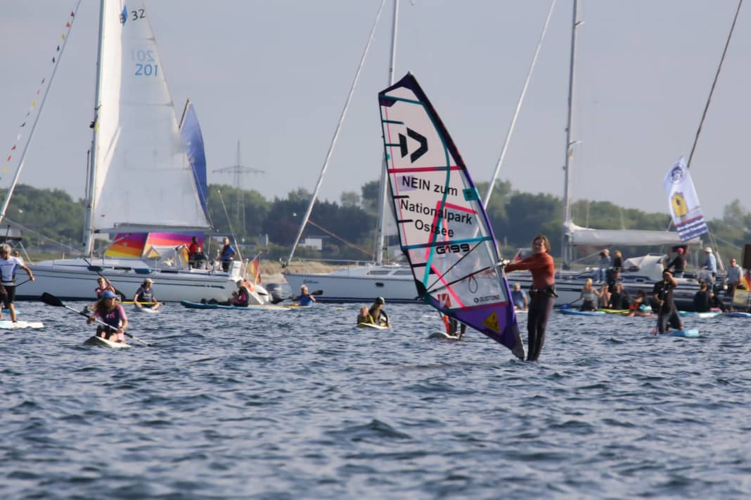 Numerous water sports enthusiasts met on Friday to protest against the Baltic Sea National Park