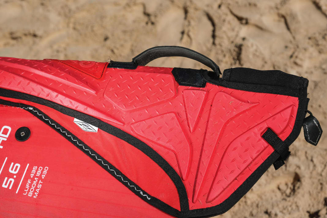 GA Sails zeigt seit Jahren, wie ein guter Protektor aussehen sollte – lang genug, gut gepolstert und mit gut zugänglicher Tasche.