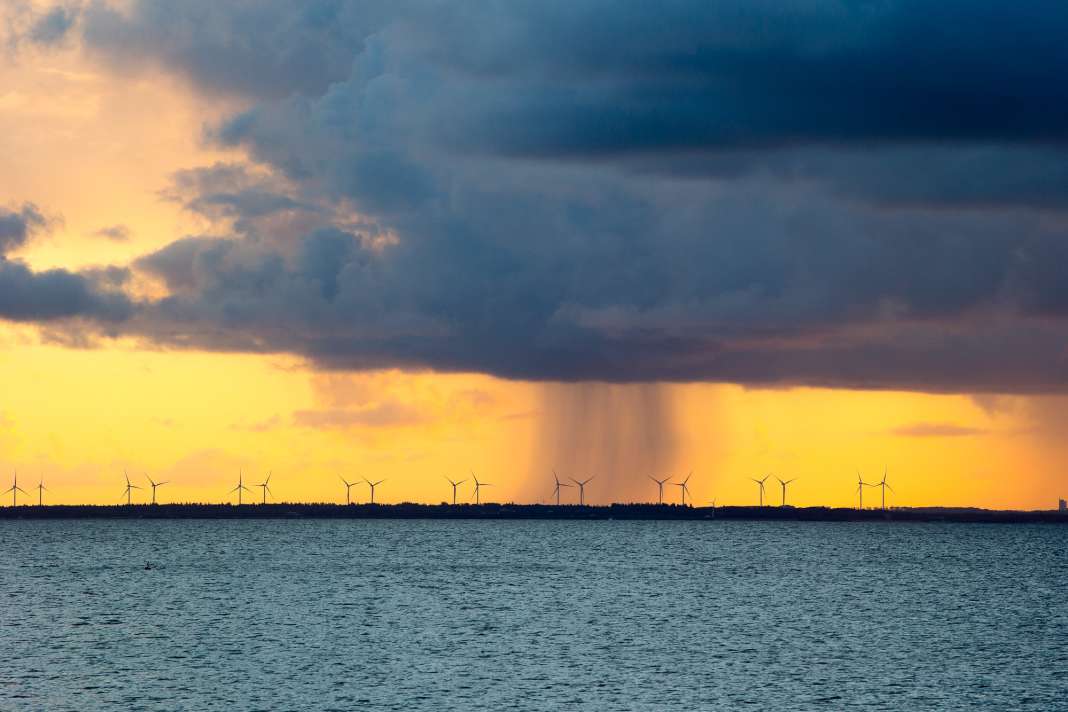 When does it rain where? And more importantly: When is the wind where?
