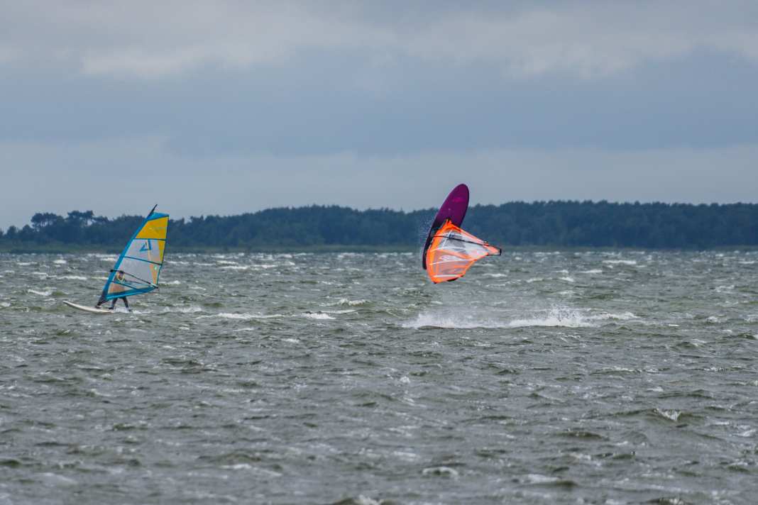 The winner Mathias Genkel takes off to Kono.