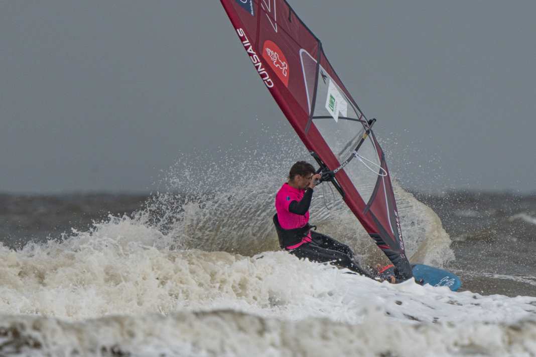 Florian Jung won the wave riding in St. Peter-Ording