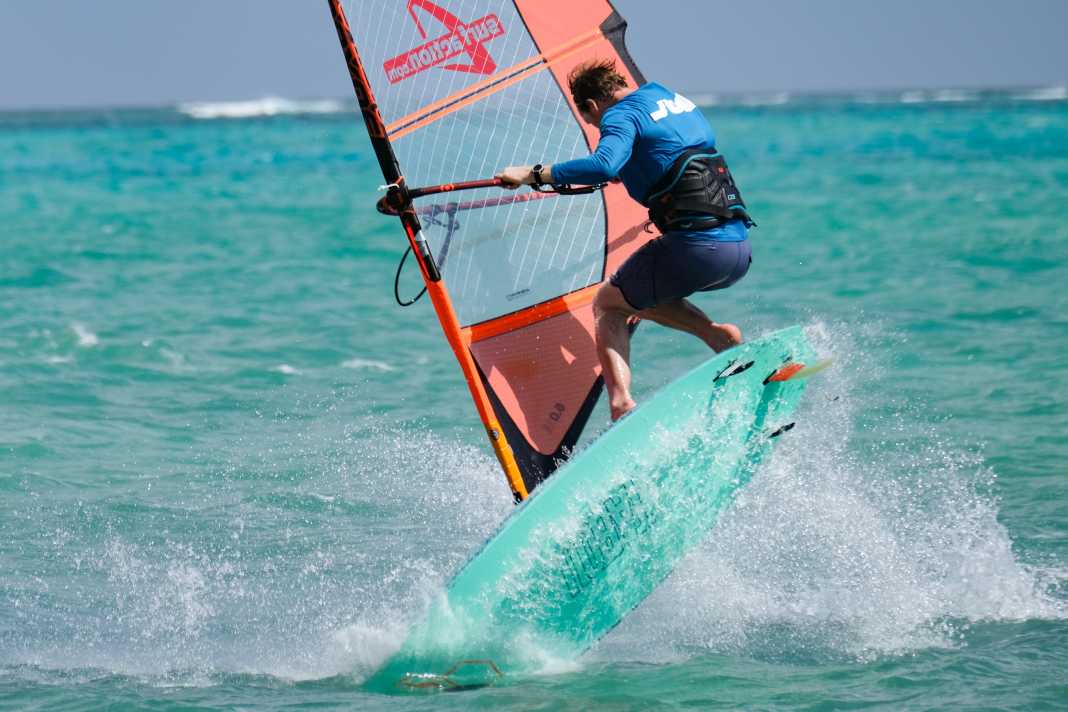 Freemove 116 im Anflug. Trotz viel "Speck" unterm Laminat sind die Boards auch sehr agil.