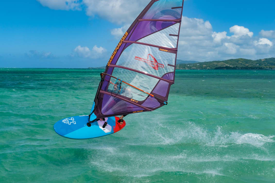 Starboard Kode 115 Carbon Sandwich: Very wavy, comfortable board in choppy water.