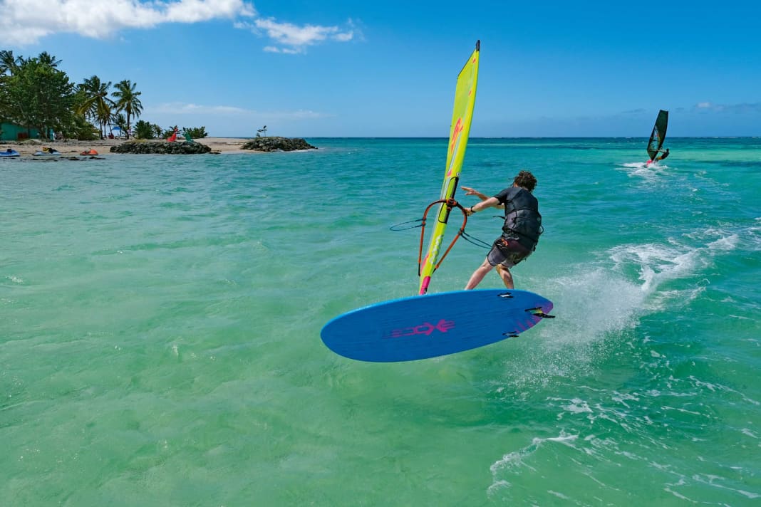 Exocet Cross 114: The unique thing about this board group: you can glide on it and learn the power jibe, but also try your first airjibes or spocks.