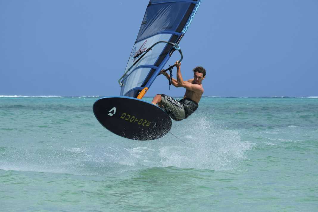 The Duotone Eagle 120 SLS in a surf test