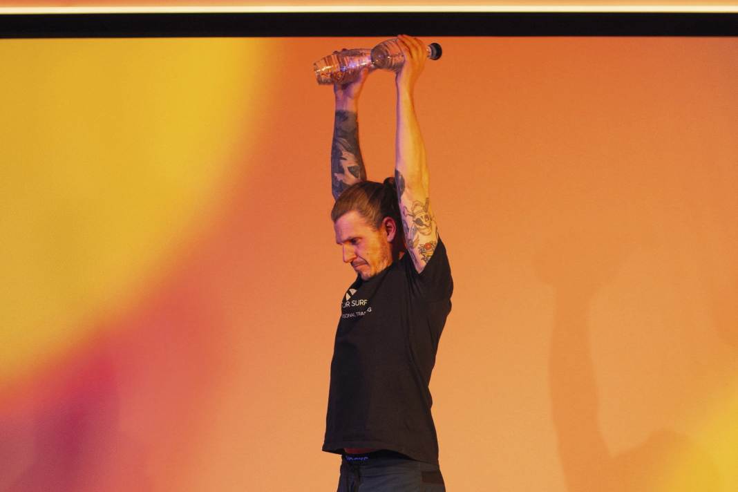 Scales: Additional weights (e.g. water bottles) also put strain on the shoulders.