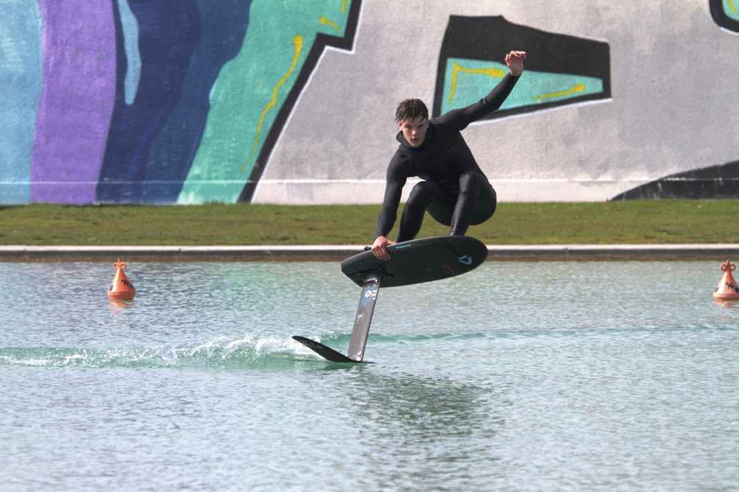 Spektakuläre Foil-Action ohne Wind oder Boot: Pumpfoilen entwickelt sich gerade zum großen Trend. Benjamin May zeigt euch, wie es geht und was ihr braucht!