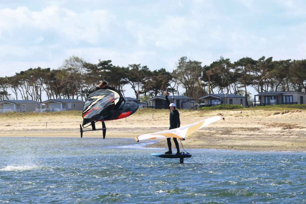 Two surf editors met up for the ultimate foil duel: wing vs. sail.