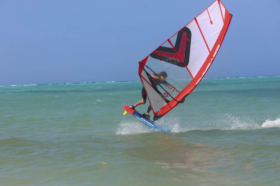 The profile of the Foil Freek develops a lot of power even in light winds - regardless of whether you are travelling with a fin or foil.