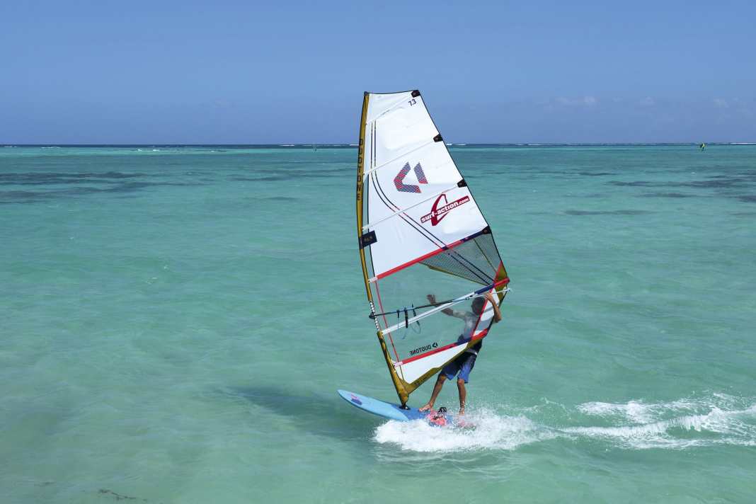 Duotone: Platinum finish for a more direct sail feel and a greater wind range.