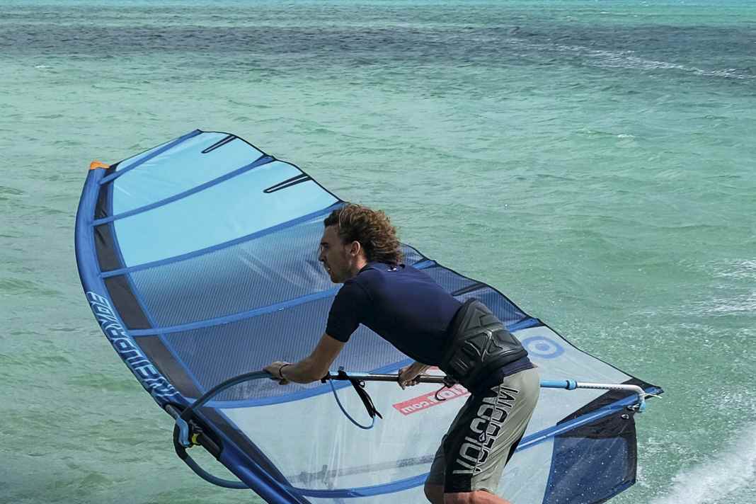 NeilPryde: The SPX 100 is the stiffest mast of all brands, with a very low weight to boot.