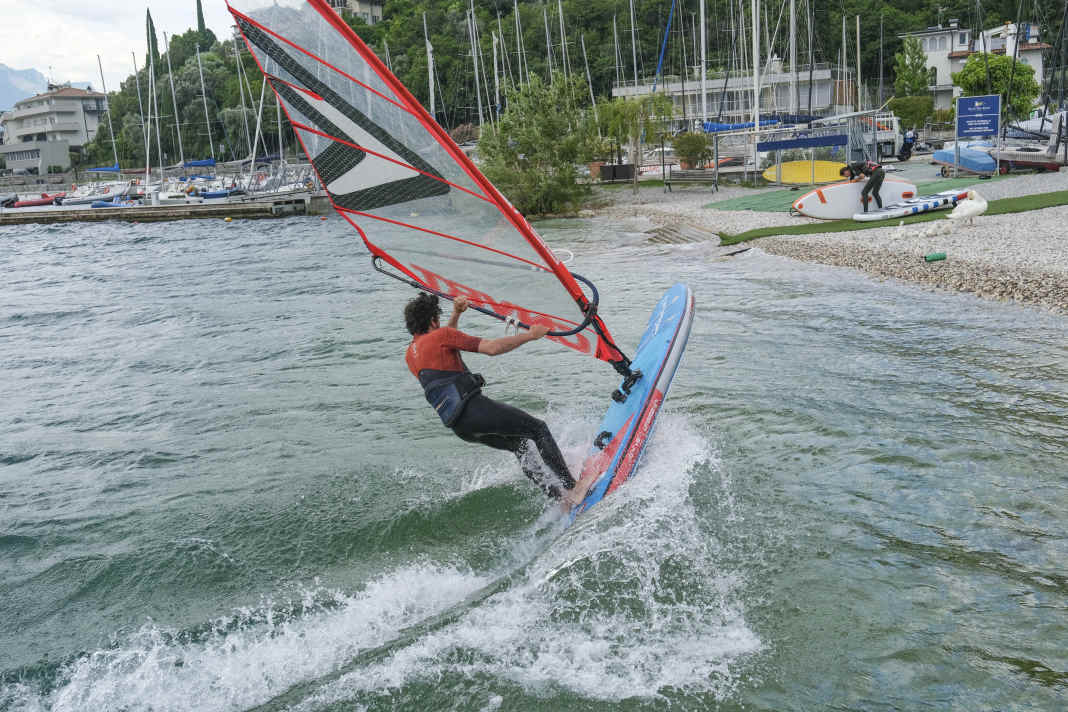Das WindSUP Starboard Wing 4in1 Deluxe Lite 10‘4‘‘ x 31‘‘ im surf-Test