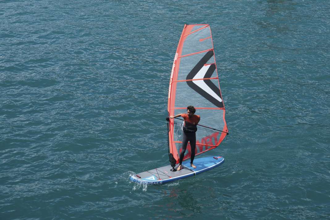 The WindSUP Gunsails Mov'Air 10'9'' x 34'' in a surf test