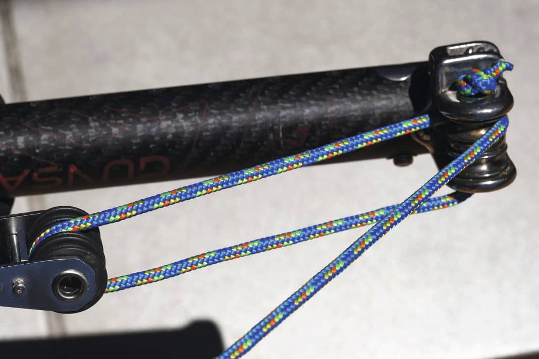 Because the rope practically starts "in the centre", the middle sail roller is also selected first. From bottom to top, so that the upper roller of the extension is also selected next