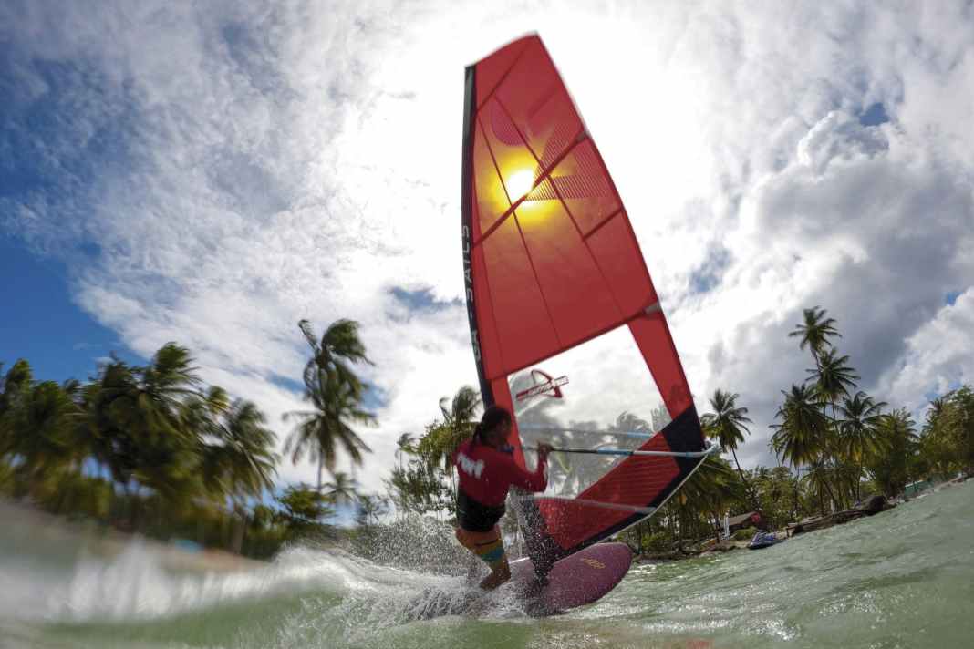 The GA-Sails Pilot shows off the lightness of its four battens when launching, planing and manoeuvring.