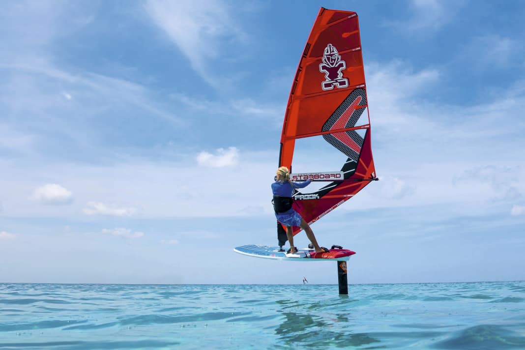 Windsurf foiling can give you a feeling of absolute ease in ten knots of wind and, unlike wing foiling, gives you the security of being able to bob home dry even in four knots.