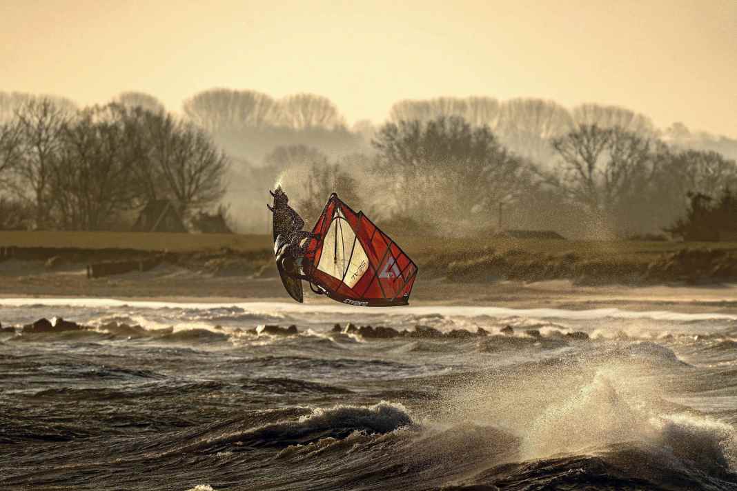 In der Welle werden vor allem die  Dreheigenschaften von Seegrasfinnen beeinflusst.