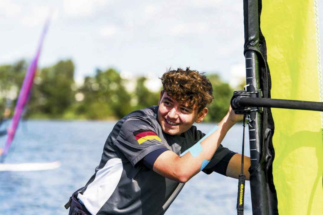 Chris Bierwag takes off on the Windsurfer LT, he is one of the youngest starters on the retro board