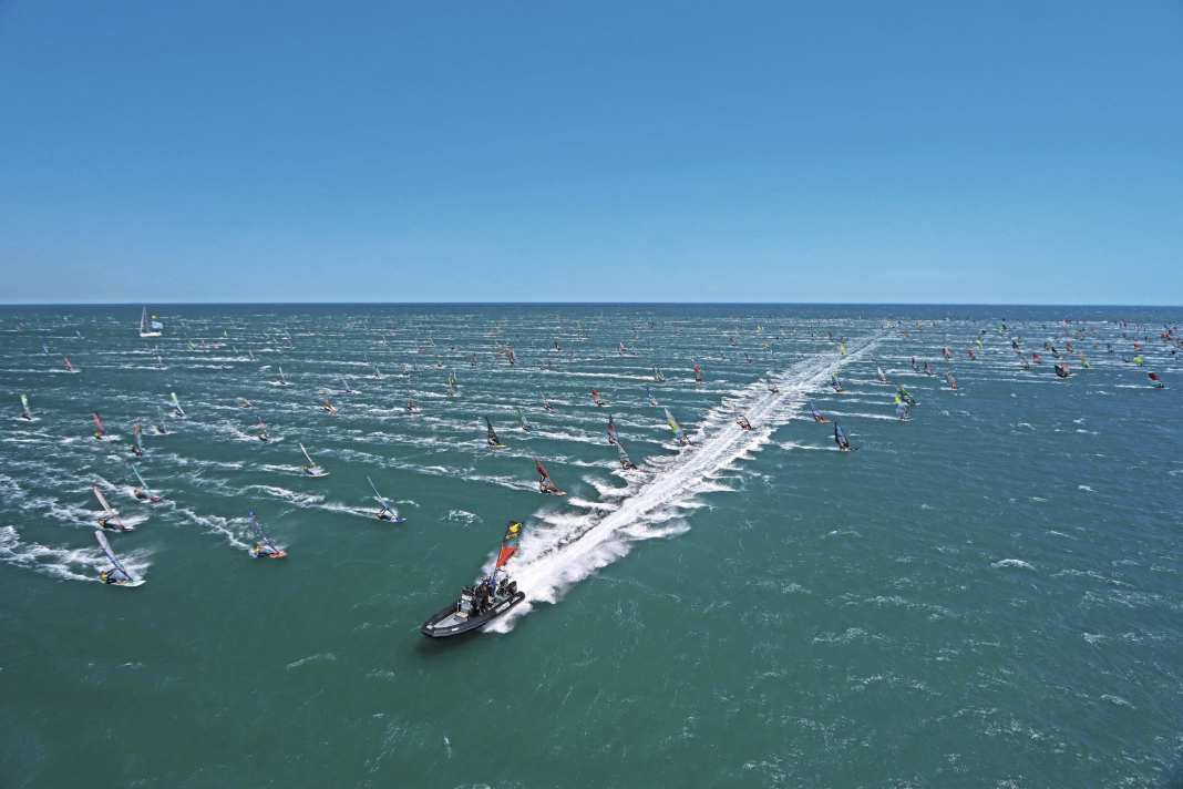 At Defi Wind, up to 1,500 windsurfers are on the course together. Justine Lemeteyer explains how you can prepare and get the best out of the race
