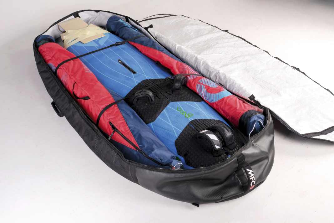 Maximum protection: with cardboard wrapped round the rails, a trapeze at the stern, a homemade airbag at the bow and the sails on either side, nothing should go wrong.