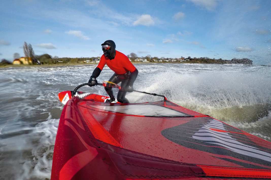 Christian Kohl is not the only one who goes out on the water all year round - even in frosty temperatures